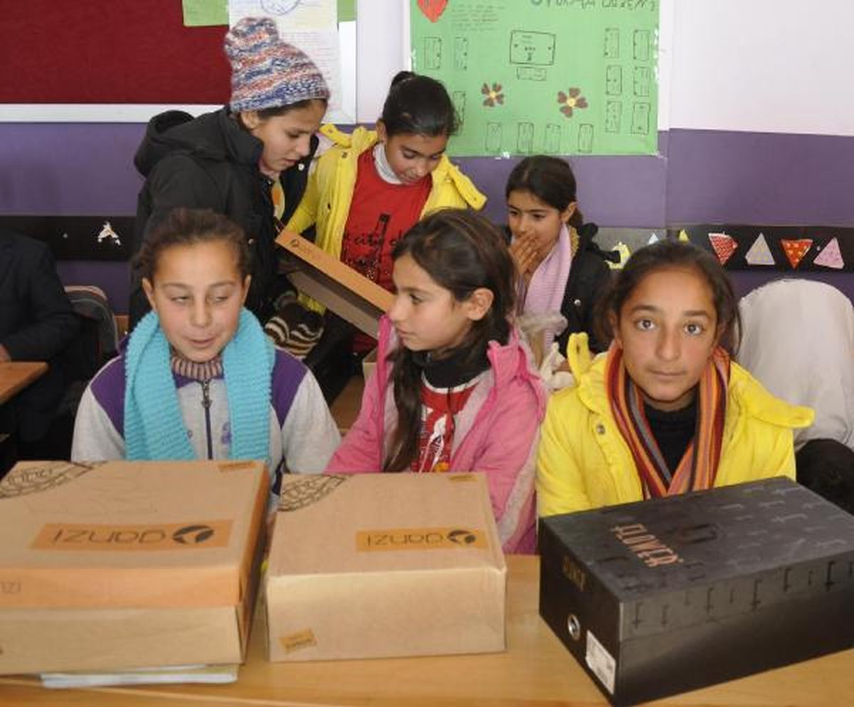 Melek ve Merve\'ye Gönderilen Yardımlar 2 Bin 500 Öğrenciye Dağıtıldı