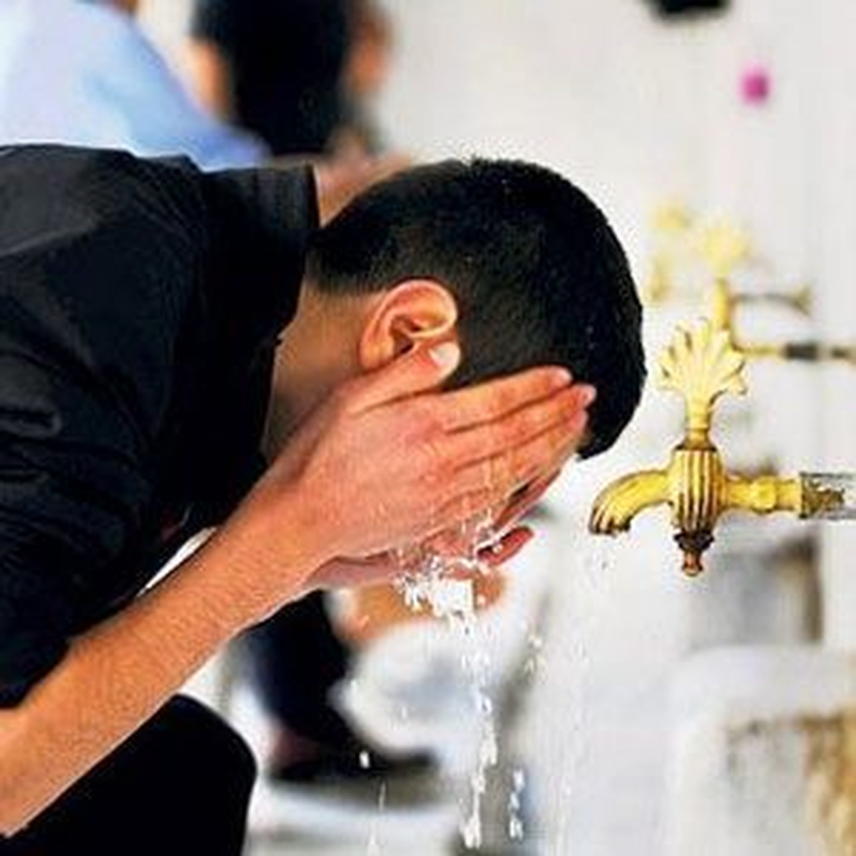 Namaz Kılmak İsterken Cüzdanlarını Çaldırdılar