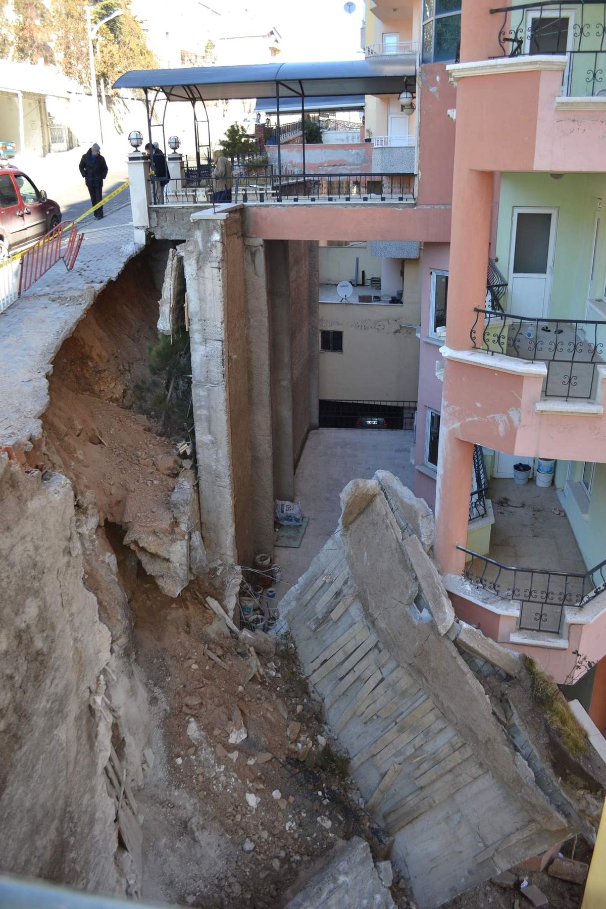 Niğde\'de Toprak Kayması