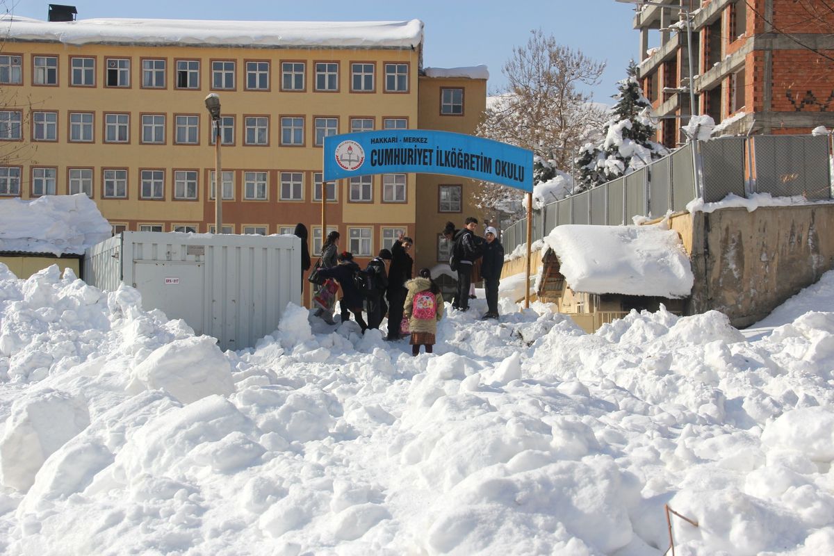 Öğrencilerin Zorlu Yolculuğu