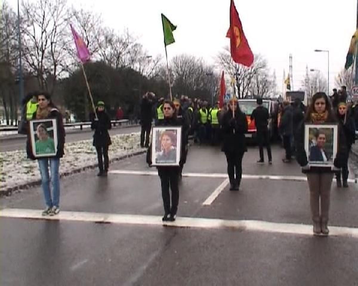 Paris\'te Öldürülen 3 PKK\'lı Kadın İçin Tören Düzenlendi