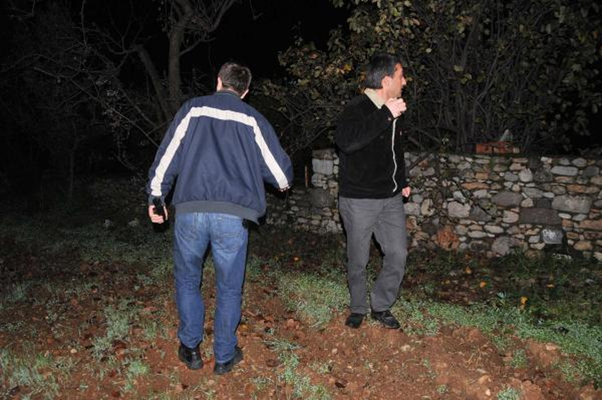 Polis, Bahçe ve Teknelerde Hırsız Aradı