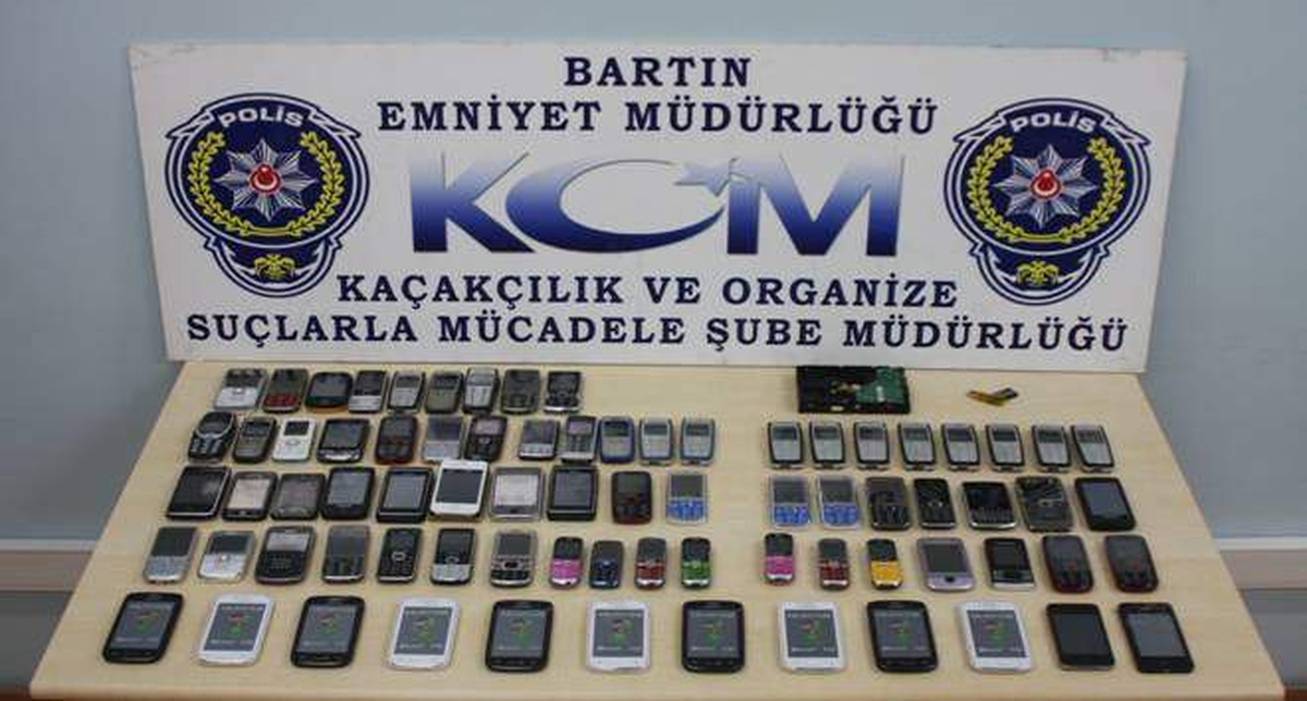 Polisten Kaçak Telefon Operasyonu