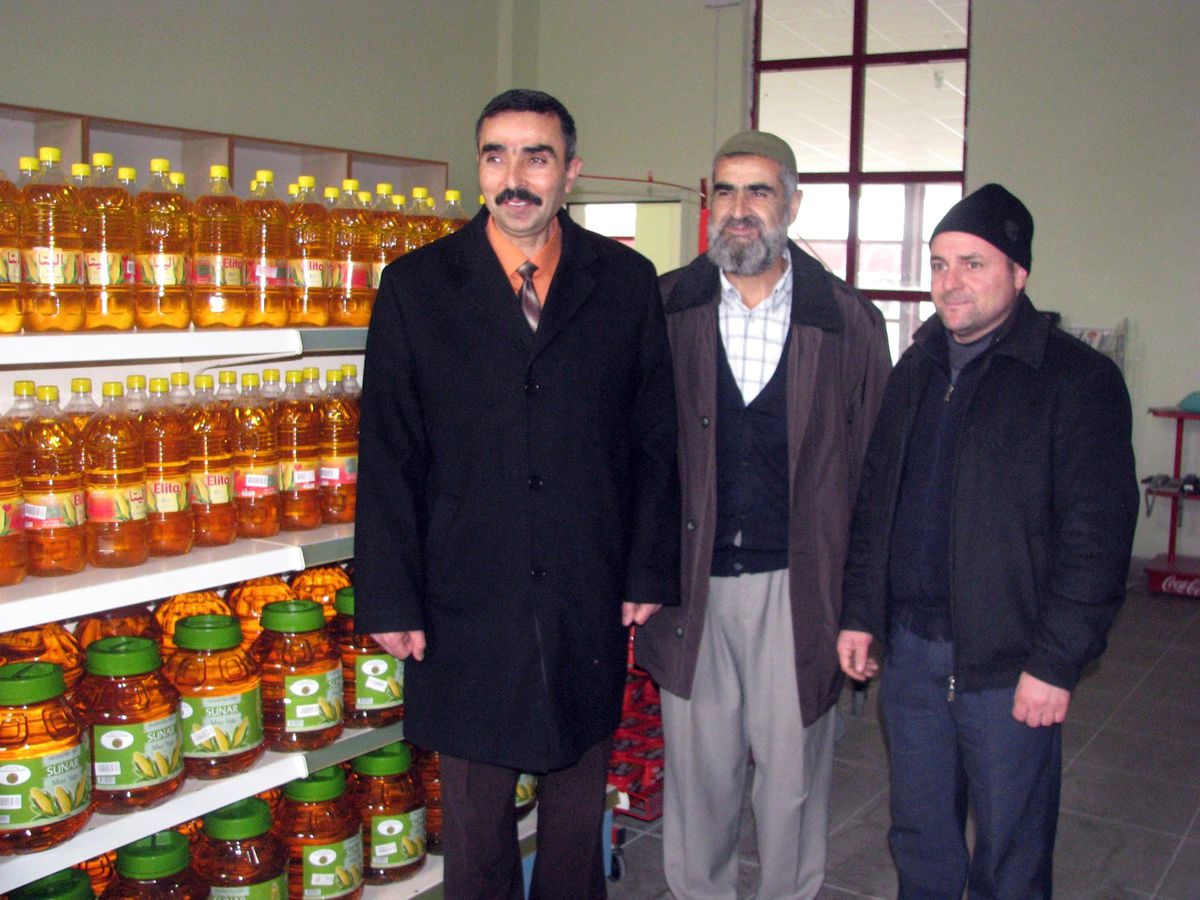 Sorgun Dost Gönüller Derneği 2 Bin Kişiye Giysi 400 Aileye İse Gıda Yardımında Bulundu