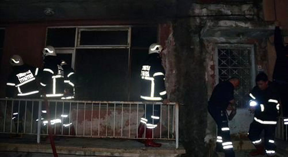 Turgutlu\'da Boş Ev Yangını Paniğe Yol Açtı