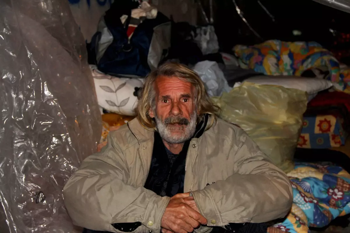 15 Yıldır Sokakta Yaşıyor