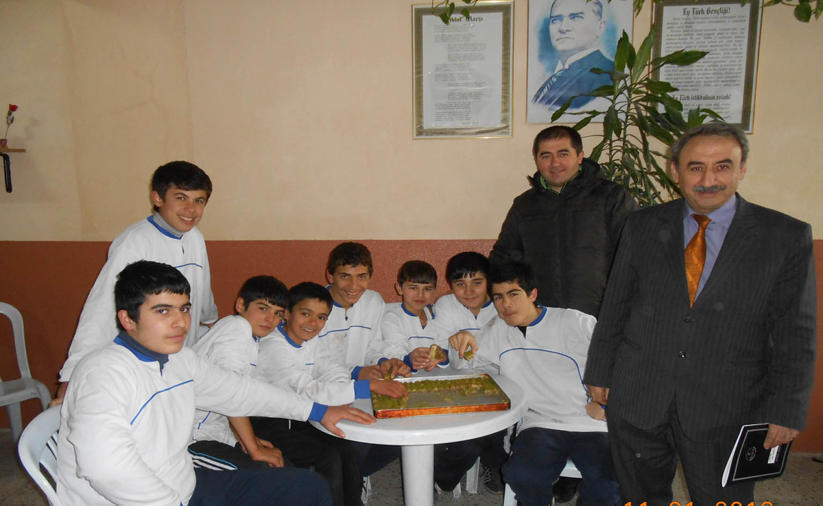 4 Eylül Ortaokulu Futbolda Kula Şampiyonu Oldu