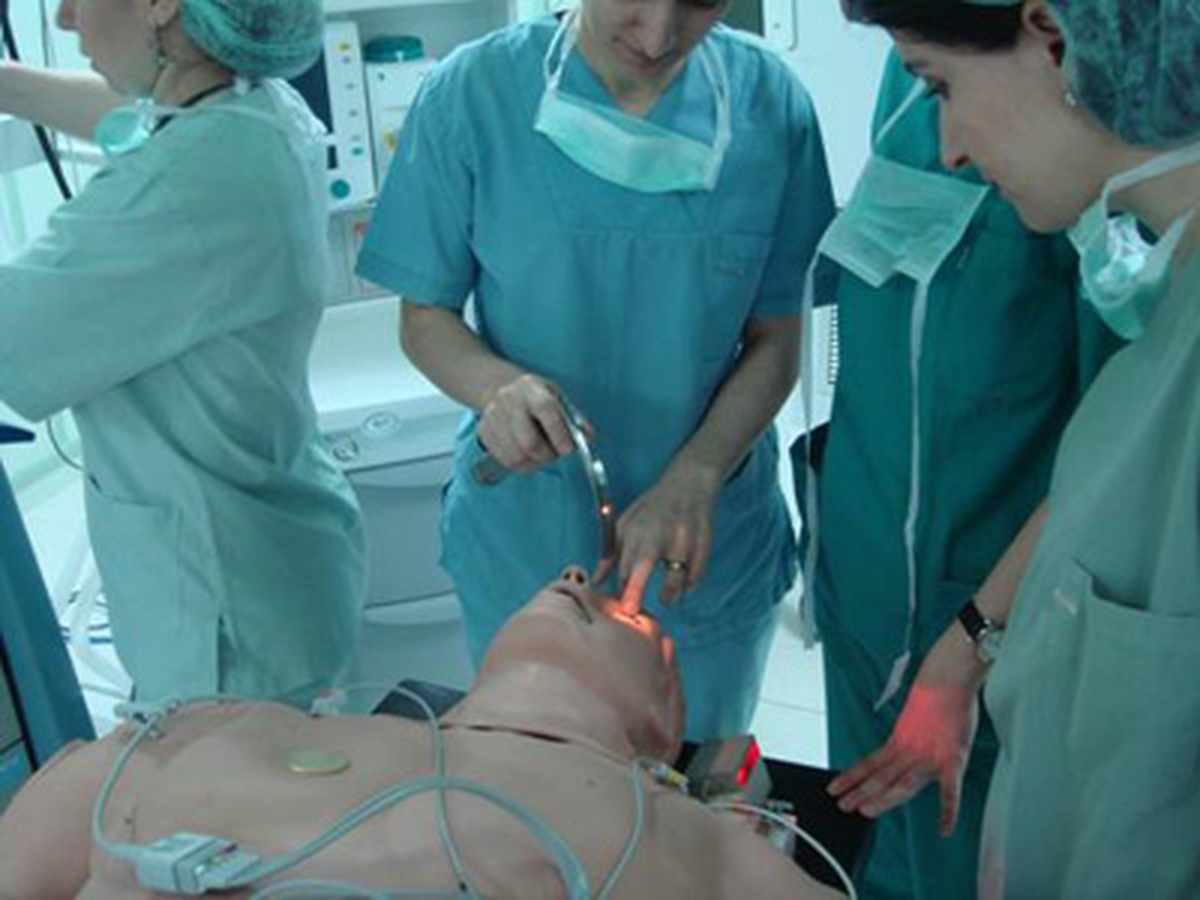 Acil Servis Çalışanlarına Simülasyonlu Eğitim