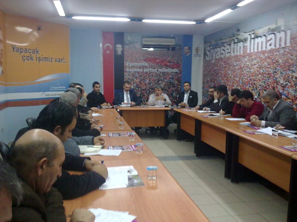 AK Parti İstanbul Milletvekili Oktay Saral İstanbul Tuzla\'da Teşkilat Mensupları ile Buluştu