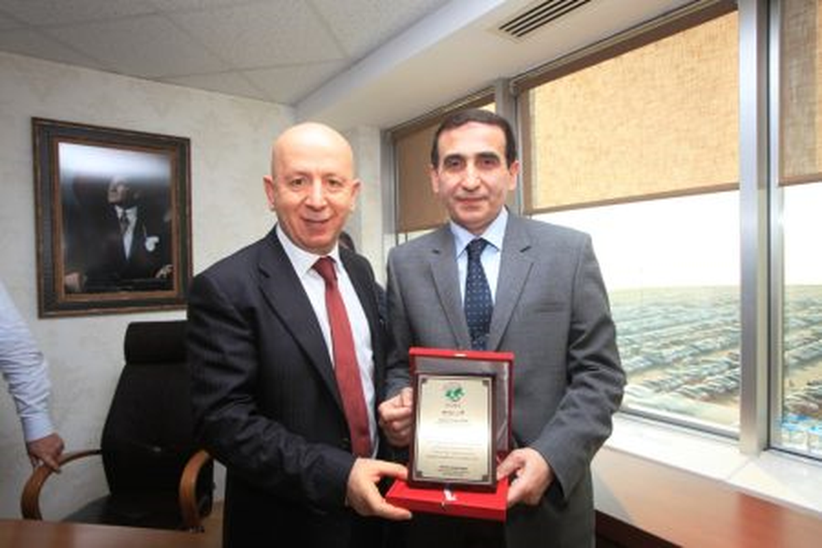 Başkan\'a METSEND\'den Plaket