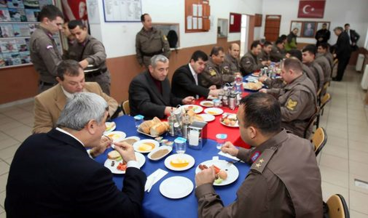 Başkan, Jandarma\'ya Konuk Oldu