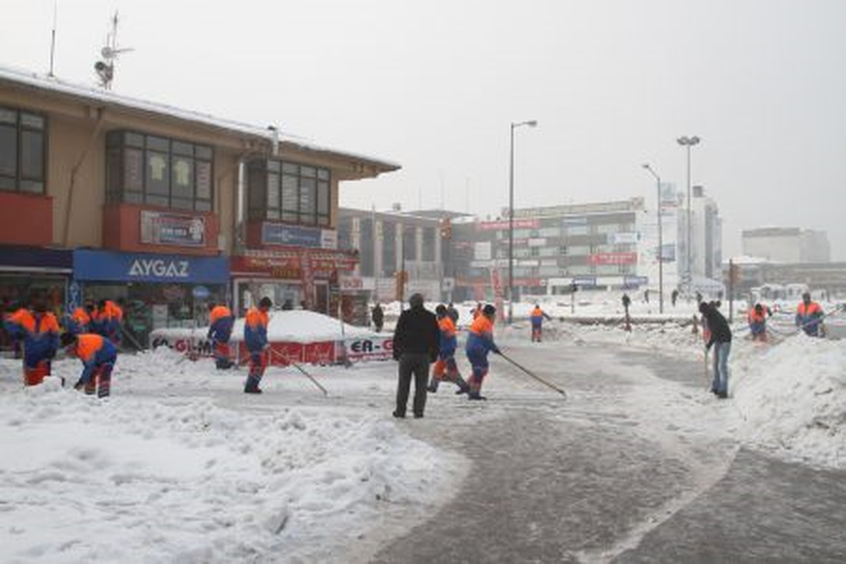 Erzincan Belediyesinden 24 Saat Hizmet