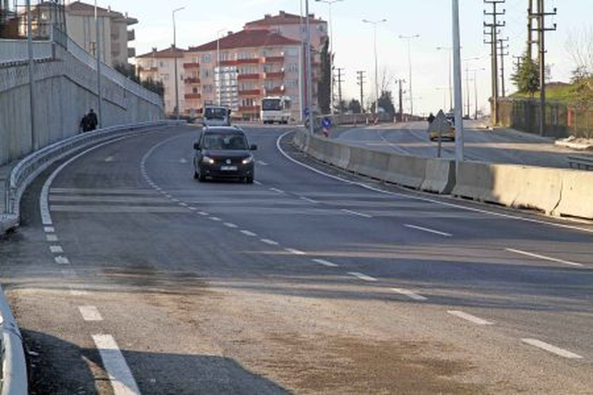Gölcük 2\'nin İkinci Şeridi Trafiğe Açıldı