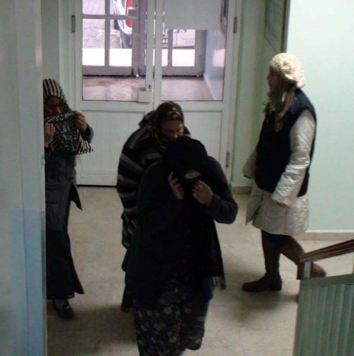 Hırsızlıktan Aranan Üç Kadın Sahte Kimlikle Yakalandı