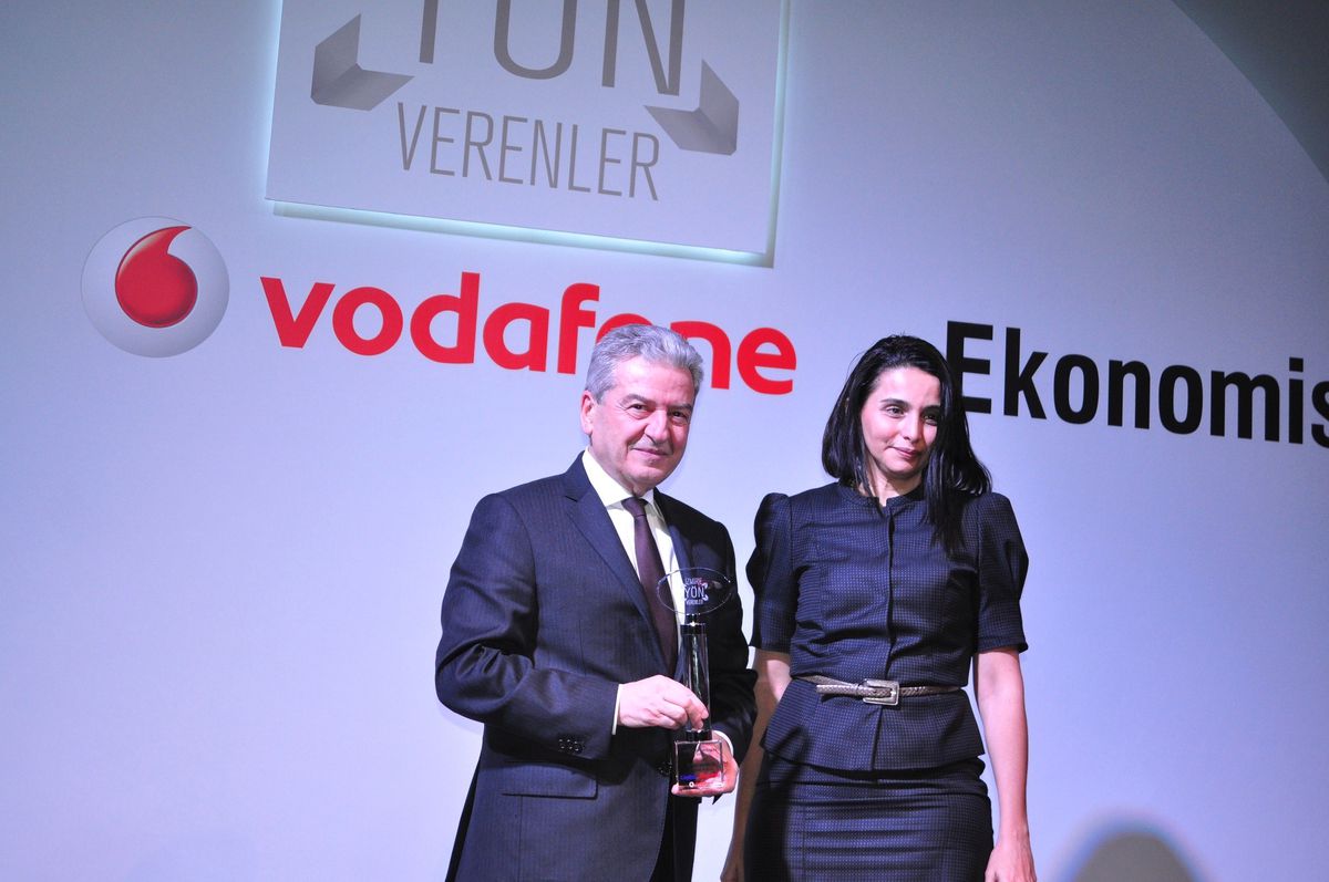 "İzmir\'e Yön Verenler" Ödüllerini Aldı