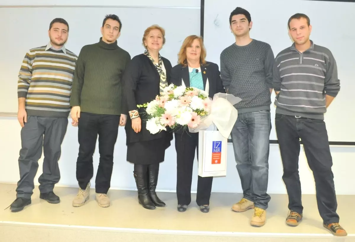 İzmir Üniversitesi\'nde Konuşan Hatice Tatlı Açıklaması