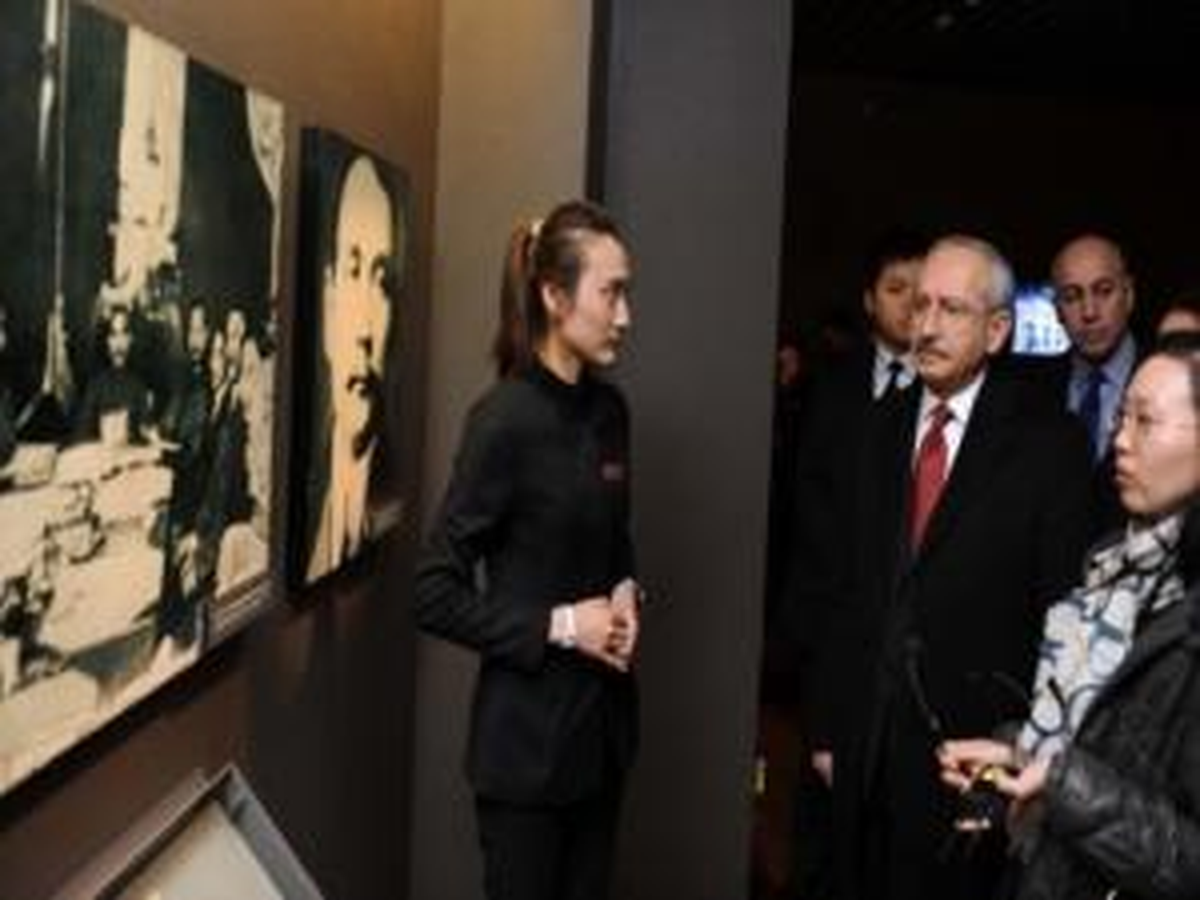 Kılıçdaroğlu Çin\'de Çkp\'nin İlk Kongresinin Yaptığı Binayı Ziyaret Etti (2)