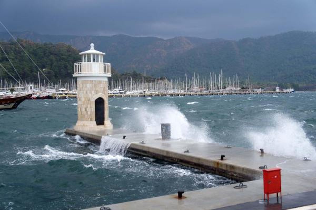 Marmaris\'te Şiddetli Rüzgar