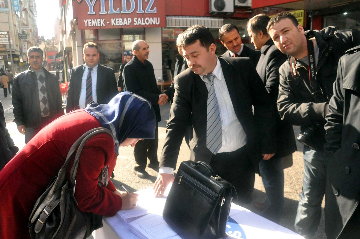 Memur Sen\'den "10 Milyon İmza" Kampanyası