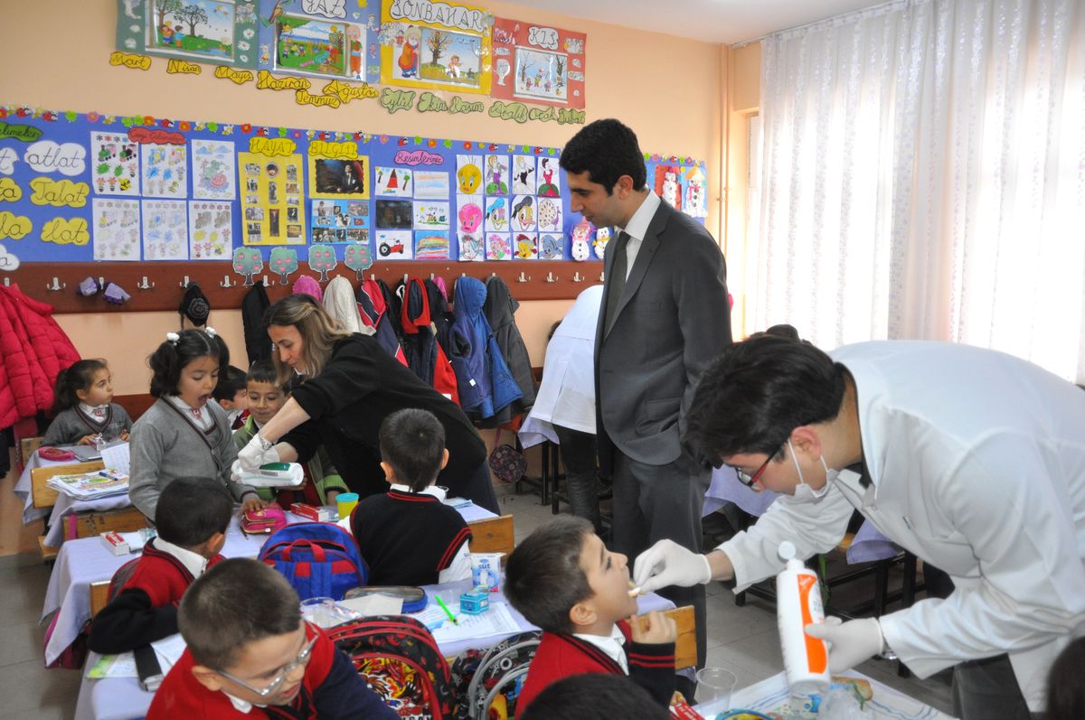 Sulakyurt\'ta Tüm Çocukların Dişleri Kontrol Edildi
