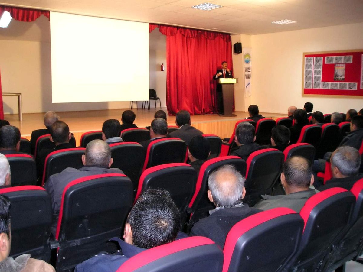 Öğrenci Servisi Sürücülerine Seminer Düzenlendi