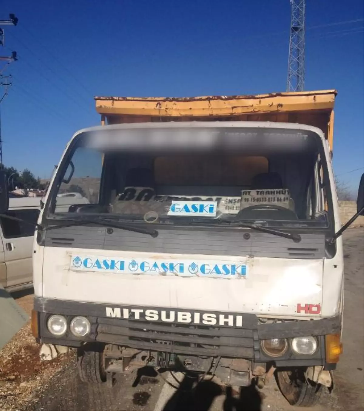 Resmi Kurum Logosu Yapıştırılmış Kamyon Hacizli, Şoförü Ehliyetsiz Çıktı