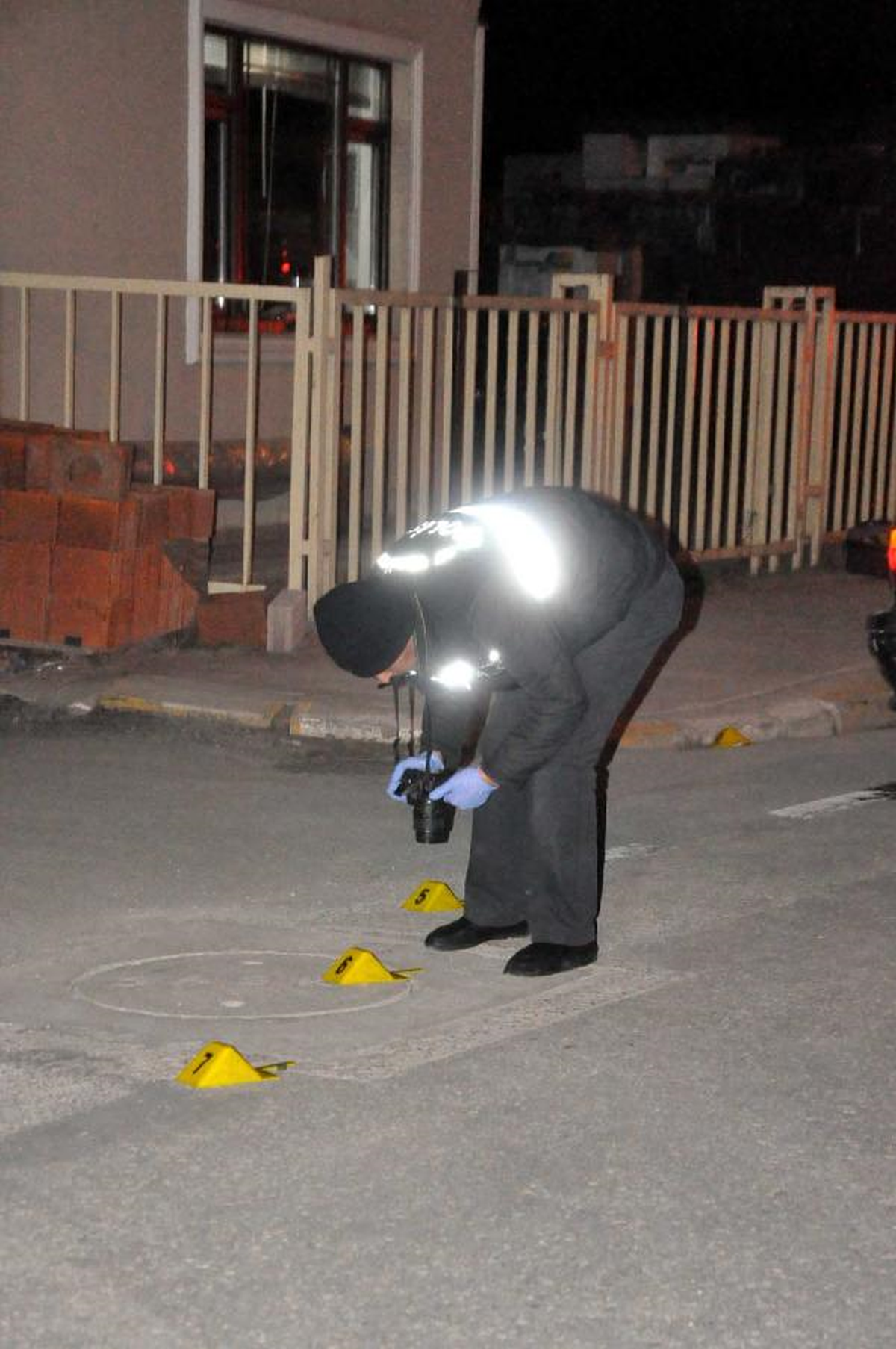 Sakarya\'da Uyuşturucu Takibinde, Süpheliler Polis Barikatına Çarptı
