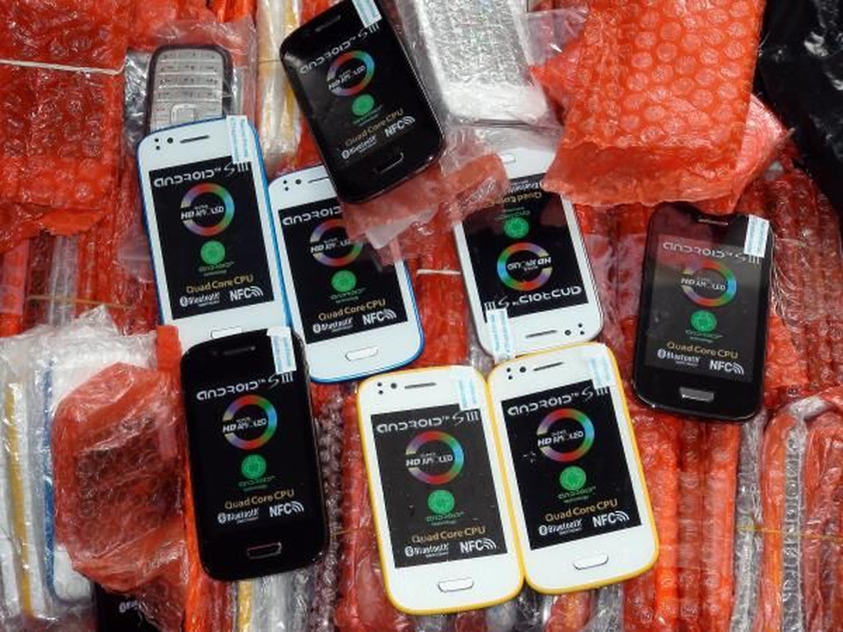 Samsun\'da Gümrük Kaçağı Cep Telefonu Ele Geçirildi
