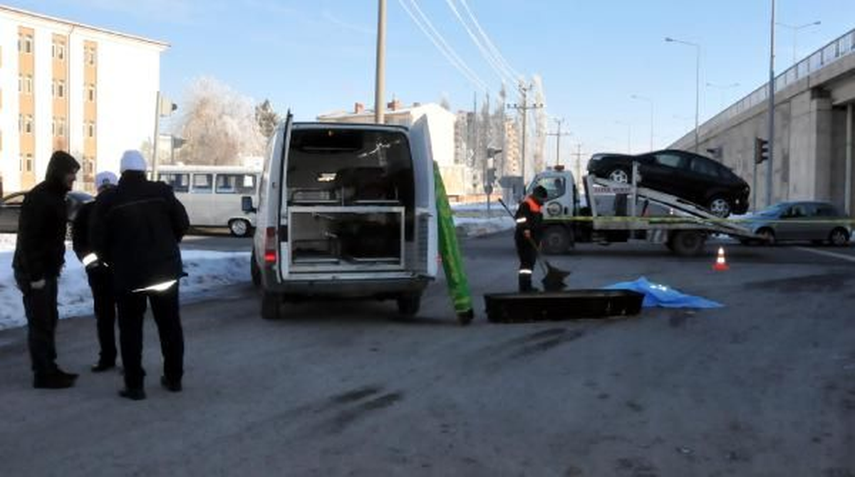 Sivas\'ta Kamyonun Çarptığı Kişi Öldü
