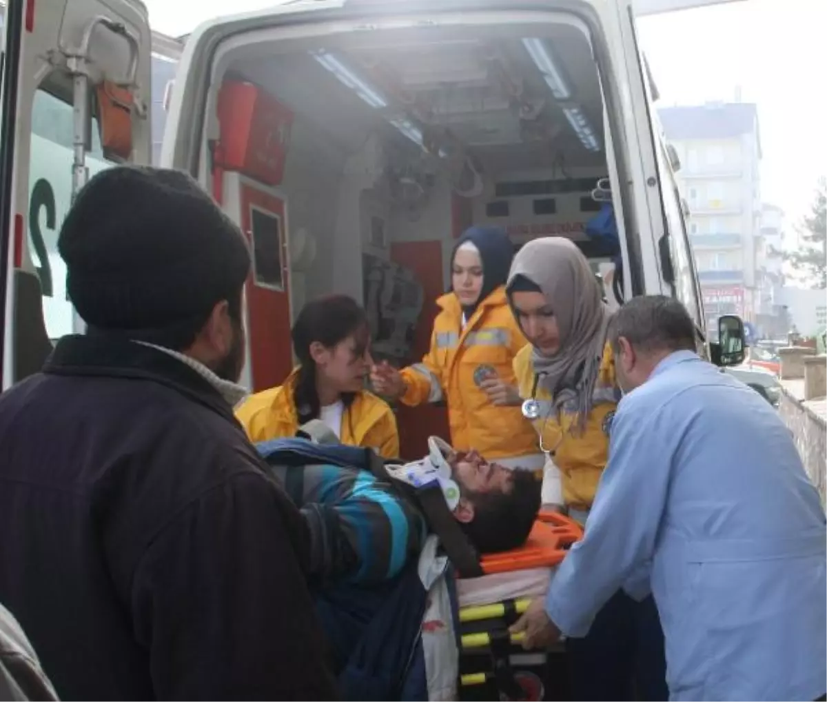 Tamir İçin Çıktığı Çatıdan Düştü, Ağır Yaralandı