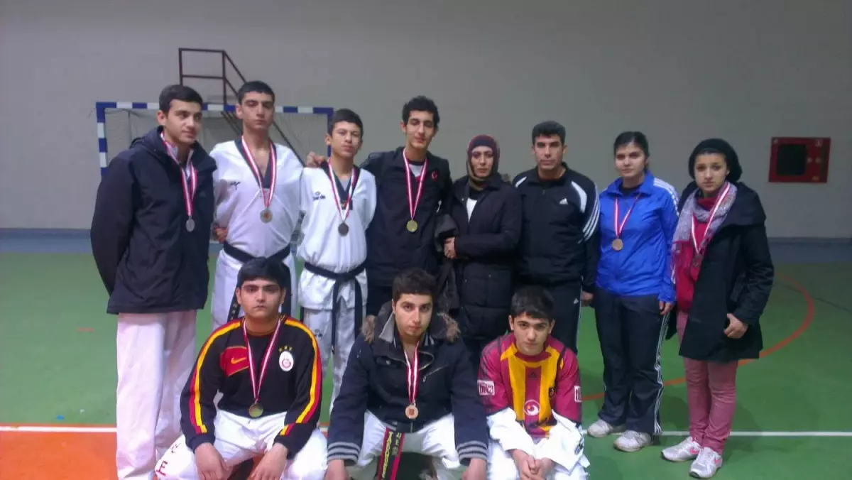 Tekvandoda Şahinbey Belediye Gençlik Spor Rüzgarı Esti