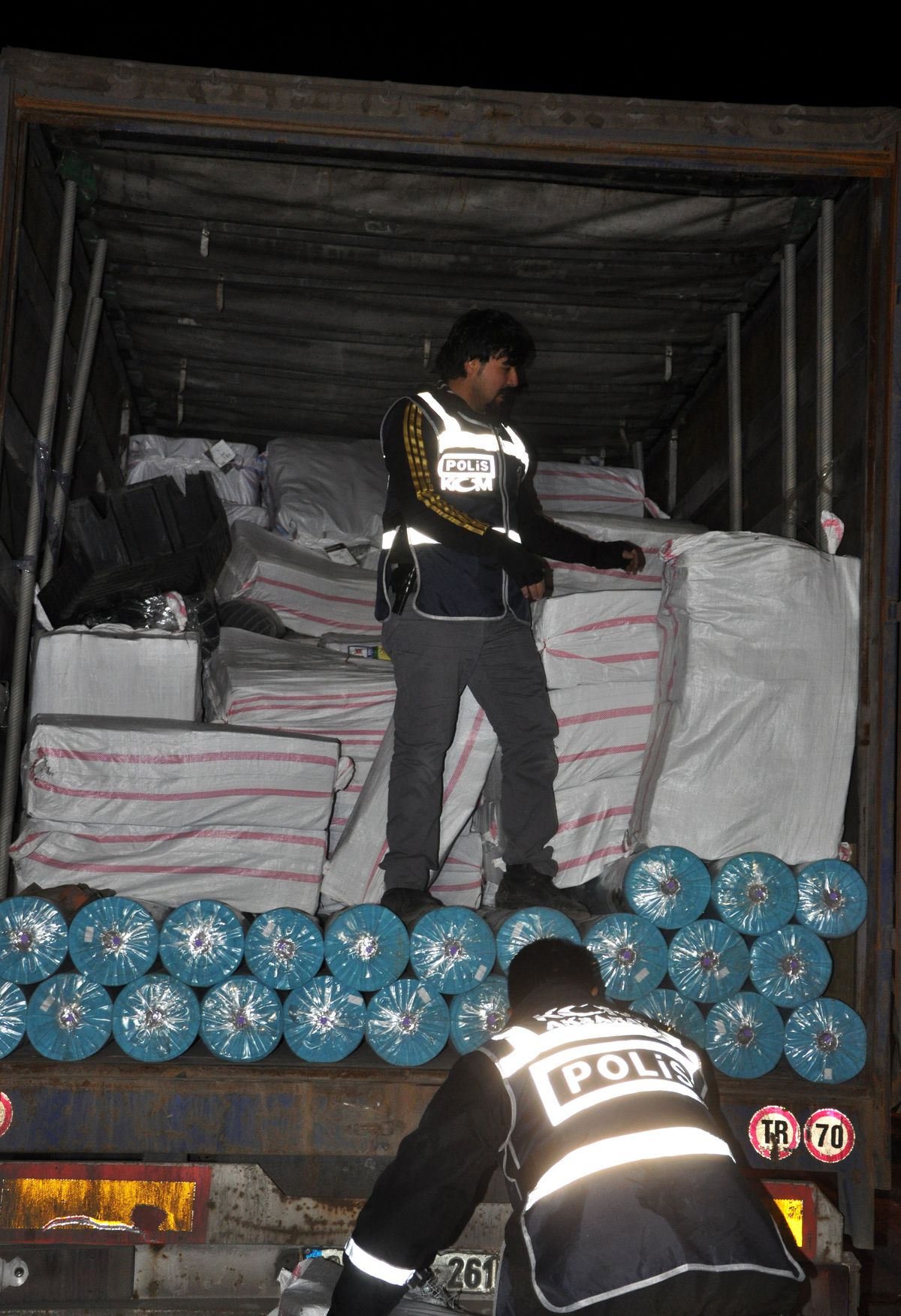 Tırda 44 Bin Paket Kaçak Sigara Ele Geçirildi
