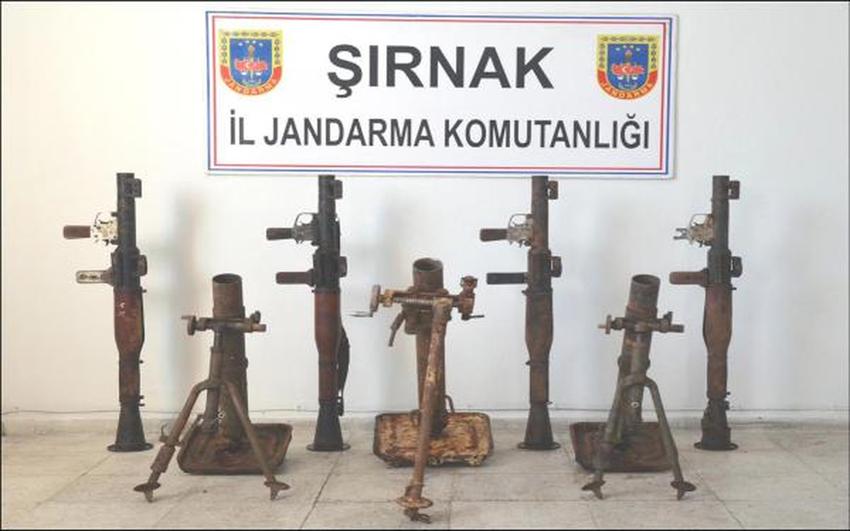 Uludere\'de, Araziye Gizlenmiş 4 Roketatar ve 3 Havan Ele Geçti