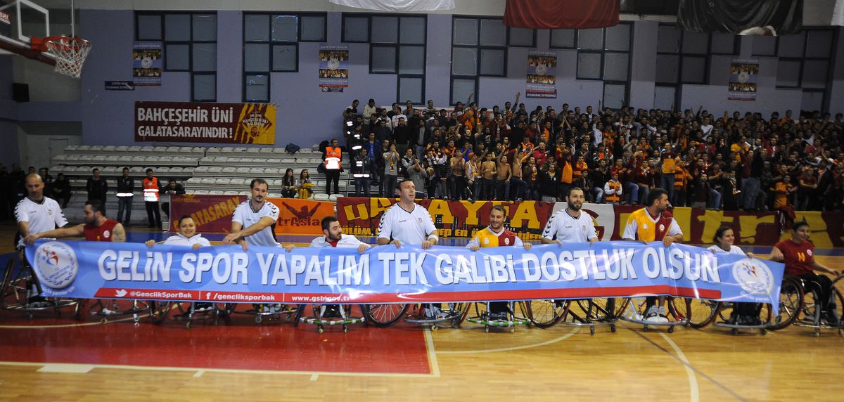 Yarıda Kalan Olaylı Maçı Galatasaray Kazandı