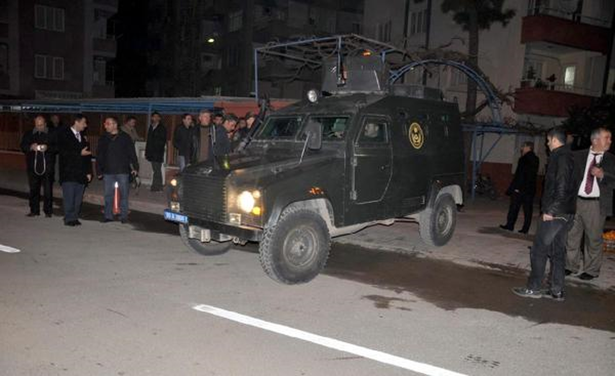 Lojmana Pompalı Tüfekle Ateş Saçtı