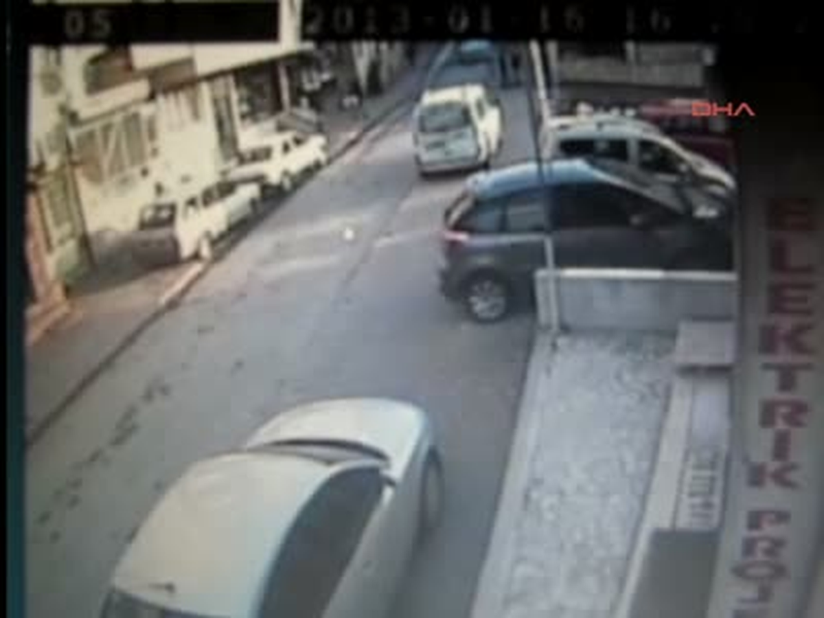 Bartın Freni Patlayan Minibüs Güvenlik Kameralarına Takıldı