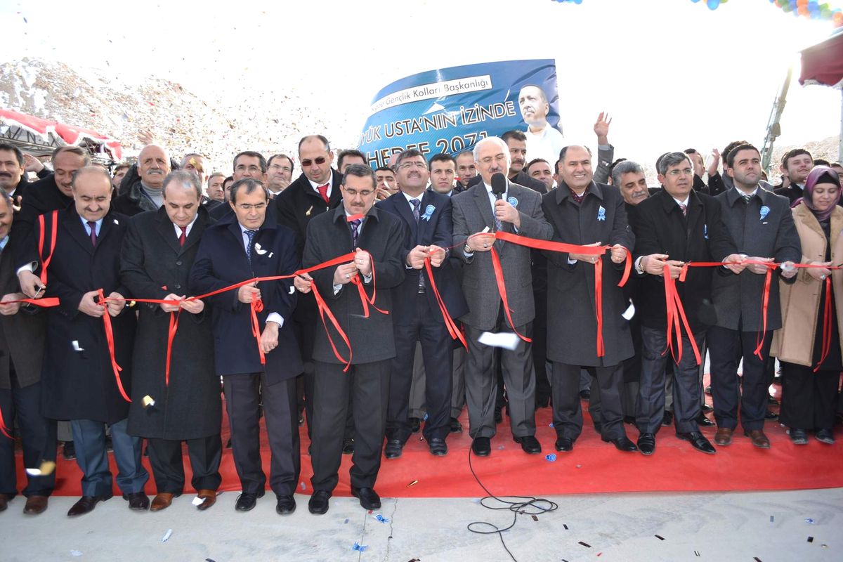 Başbakan, Telekonferansla Niğde\'de Açılış Yaptı