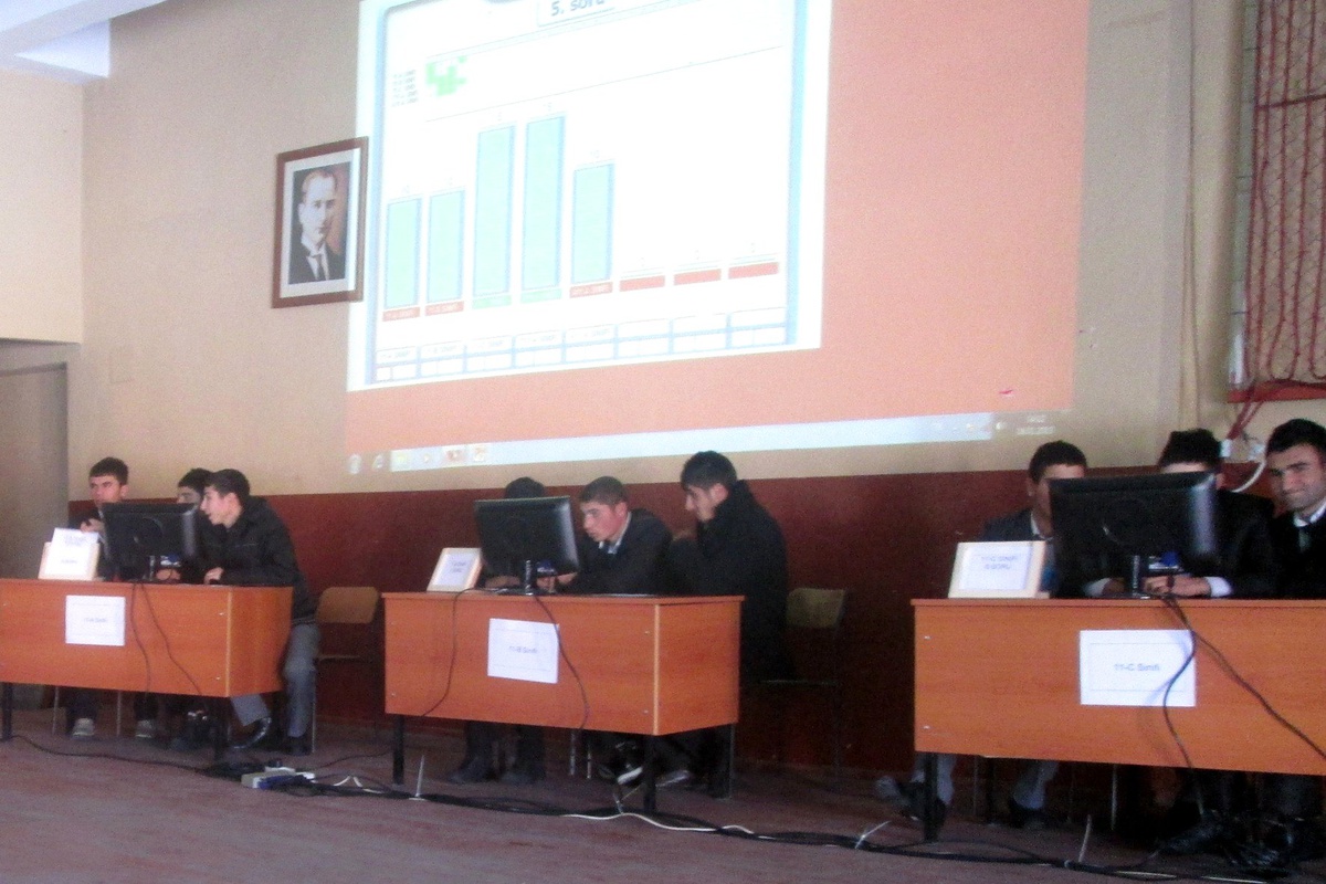 Bilgi ve Kültür Yarışması\'nda Dereceye Giren Öğrenciler Ödüllendirildi