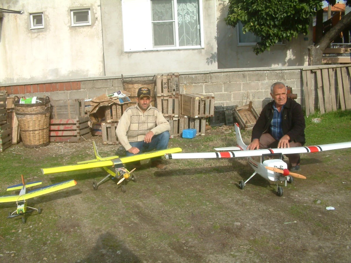 Burhaniyeli Çiftçinin Model Uçak Merakı