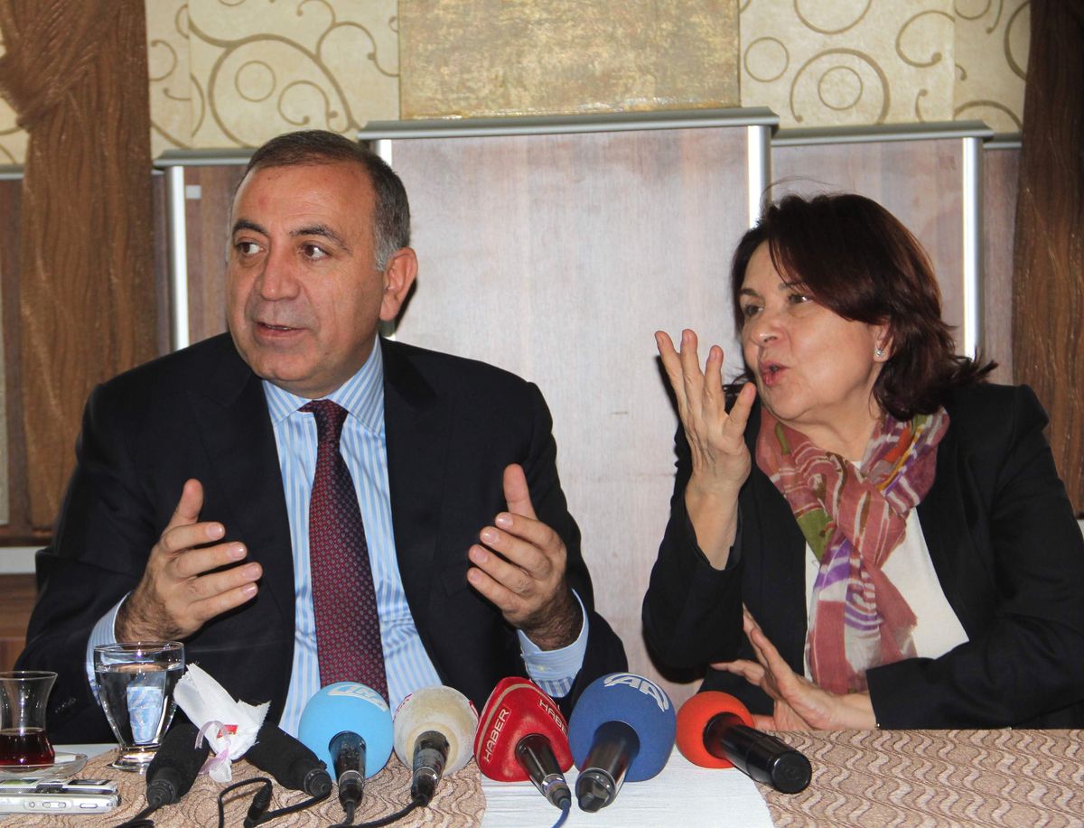 CHP\'li Tekin: Başbakanın Sığınacağı Tek Liman CHP
