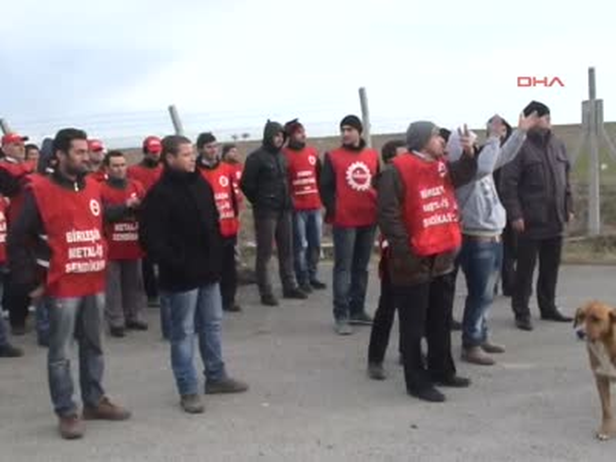Çorlu\'da İşçi Eylemine Polis Müdahalesi )