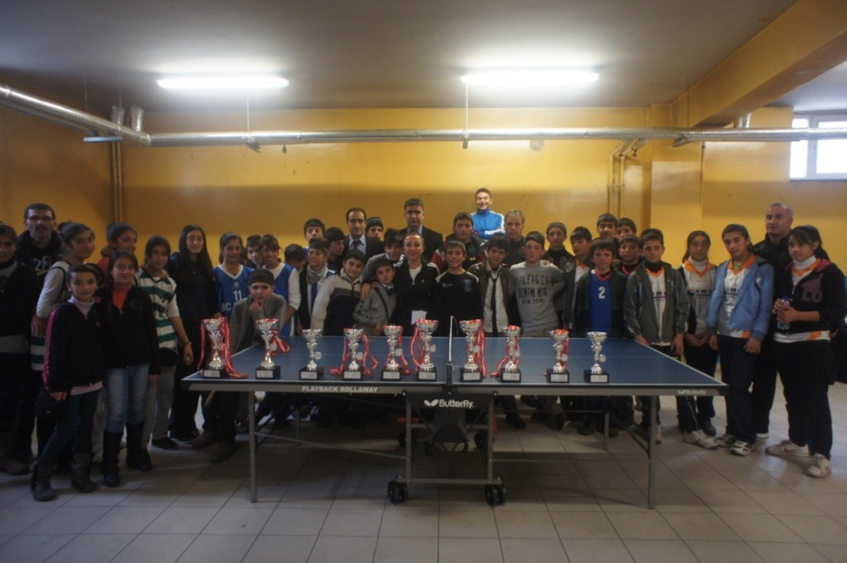Doğubayazıt\'ta Yıldızlar Masa Tenis Turnuvası