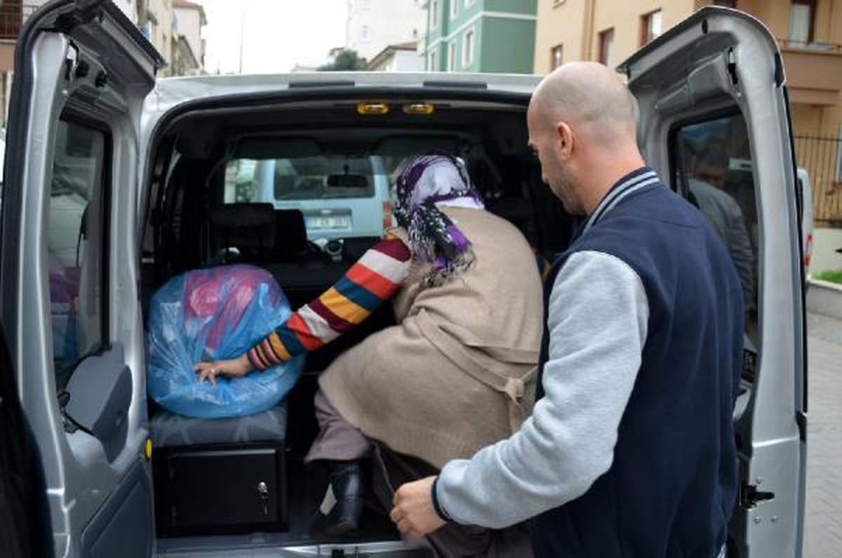 Engelli Çocuğu ile Hırsızlık Yapan Kadın Güvenlik Kamerasından Yakalandı