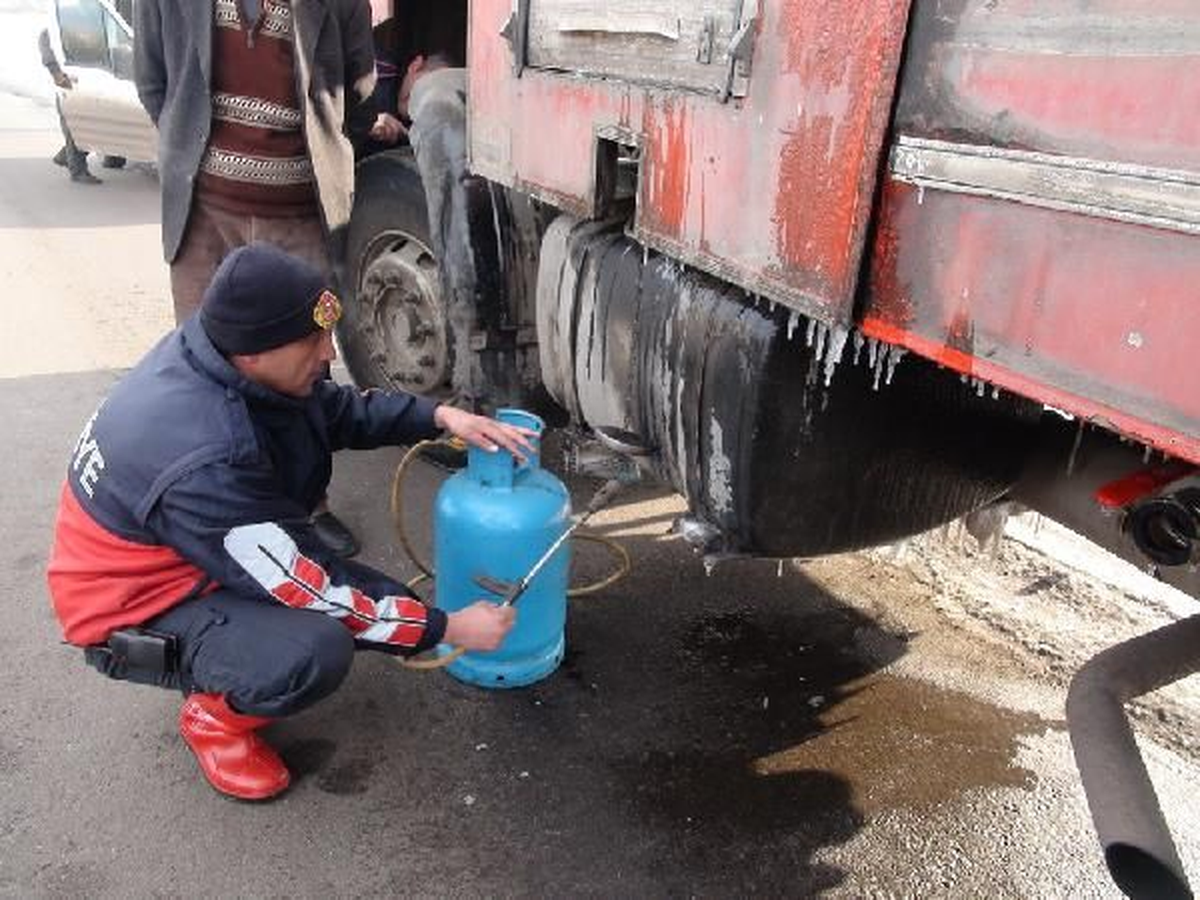Erzurum Eksi 31 Derece Hareket Halindeki İtfaiyenin Mazot Deposu Dondu
