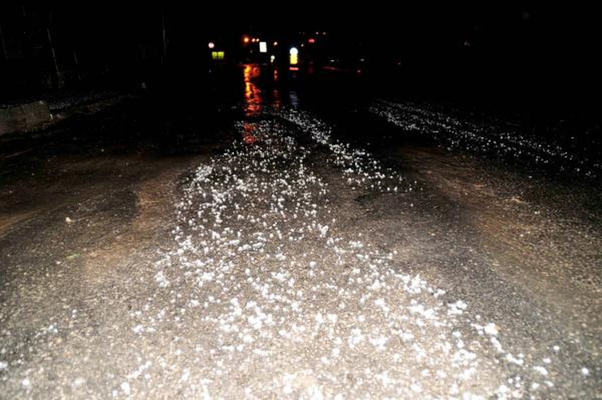 Fethiye'ye Zeytin Tanesi Büyüklüğünde Dolu Yağdı