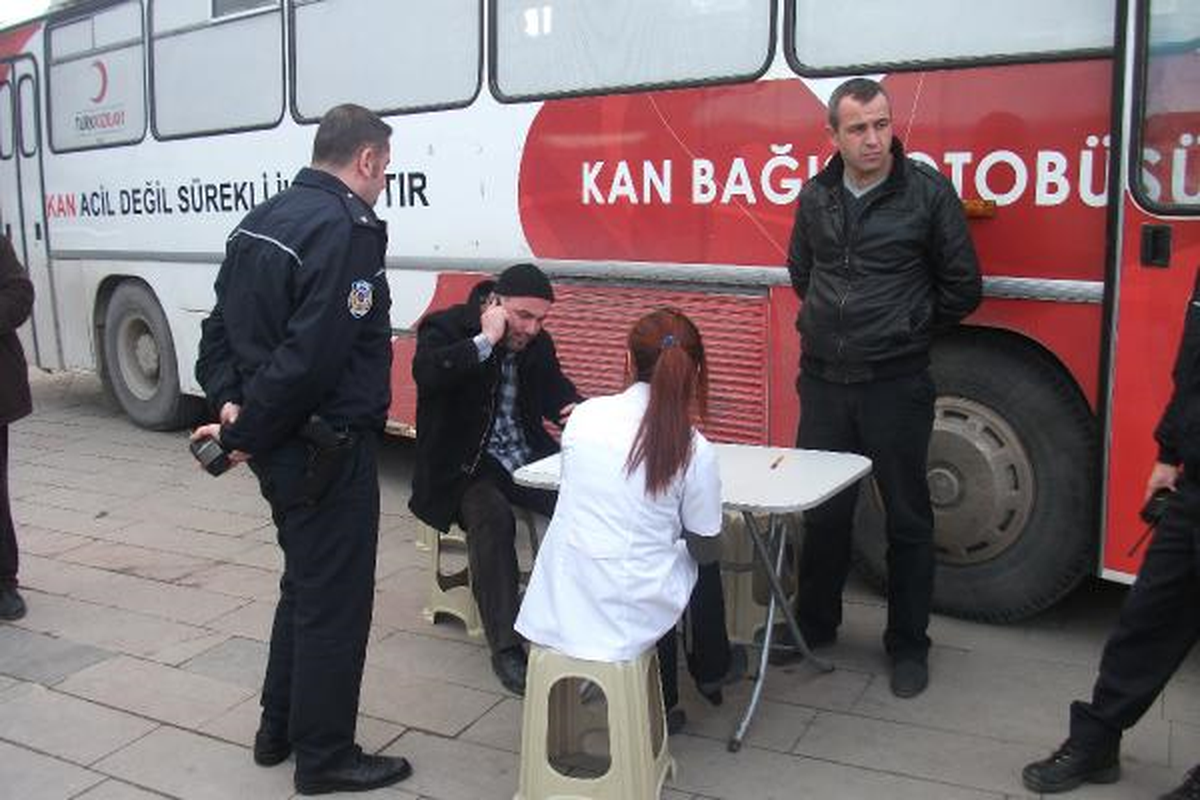 Gezici Kan Bagış Merkezinde \'Hacamat\' Tartışması