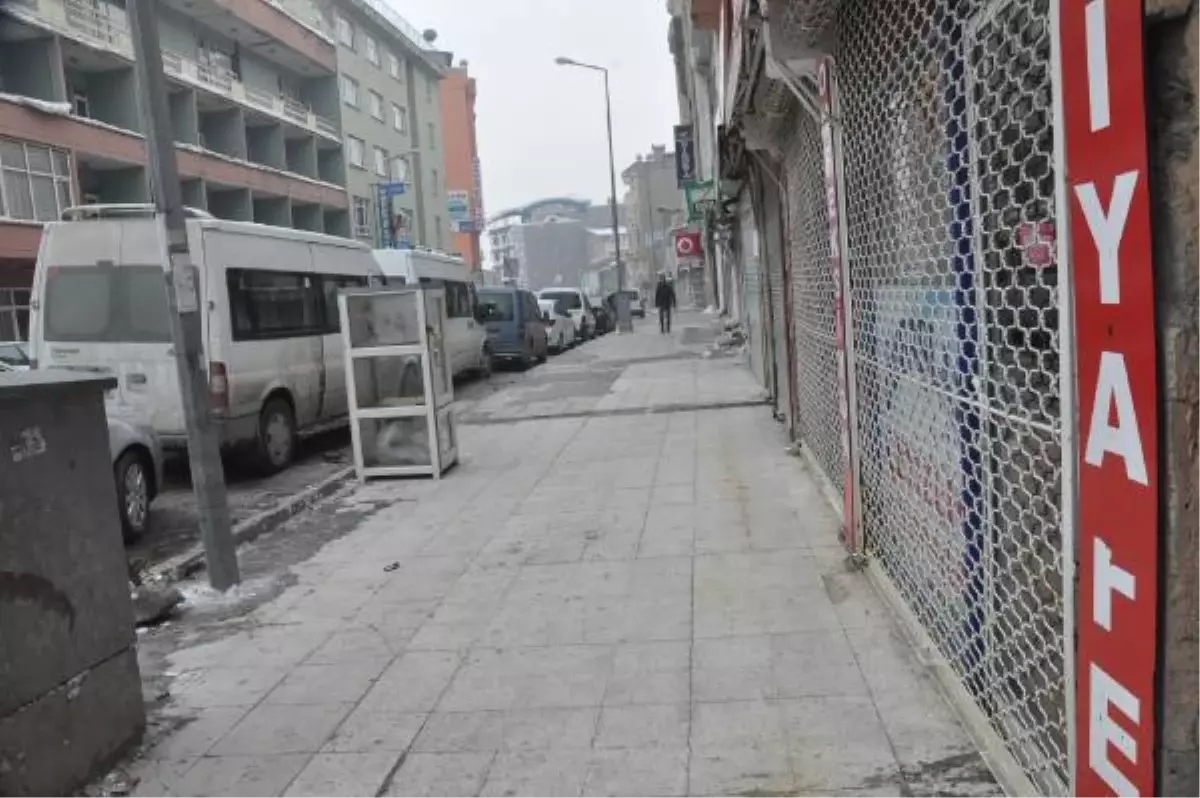 Hakkari'de Kepenkler Açılmadı