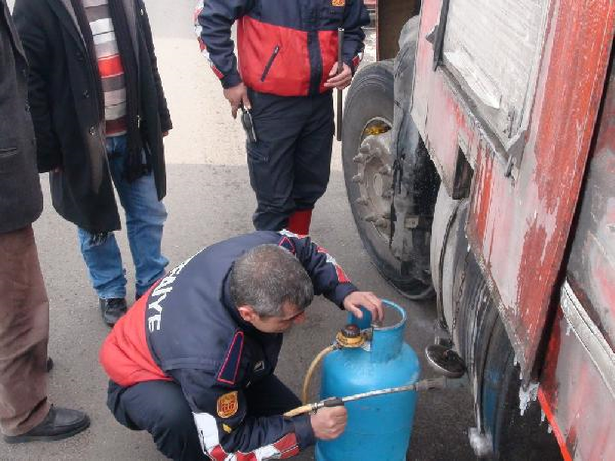 Hareket Halindeki İtfaiyenin Mazot Deposu Dondu