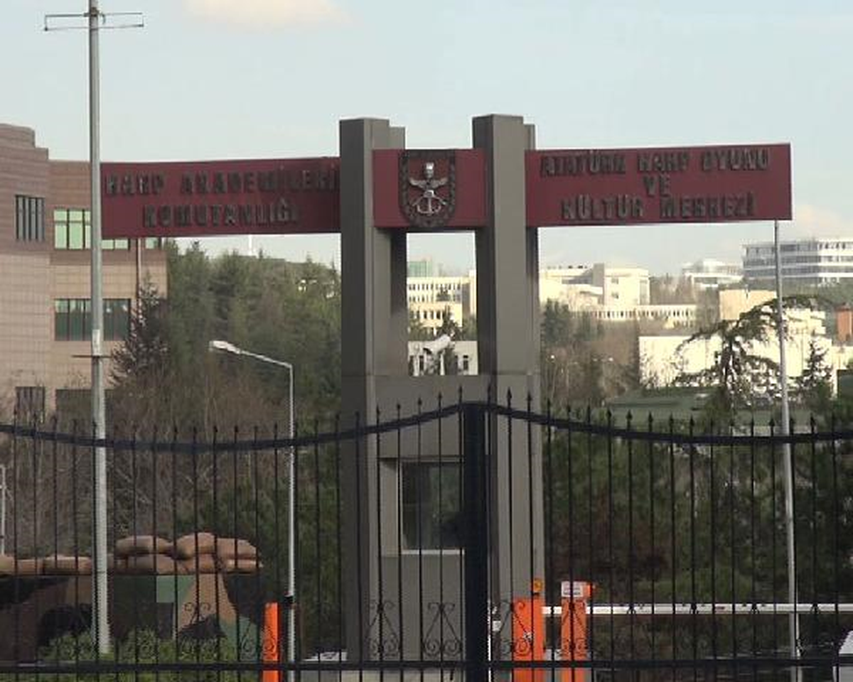 Harp Akademisinde Askere Bıçaklı Saldırı