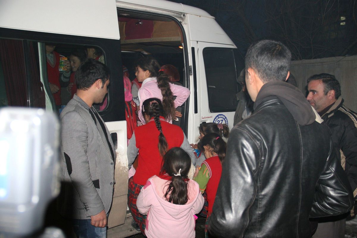 Iğdır\'da Minibüs Devrildi: 16 Yaralı